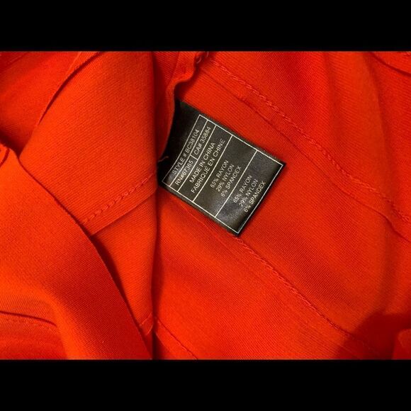 NEW BB DAKOTA Hudson bodycon dress Vneckline front & back sleeveless - Picture 4 of 7